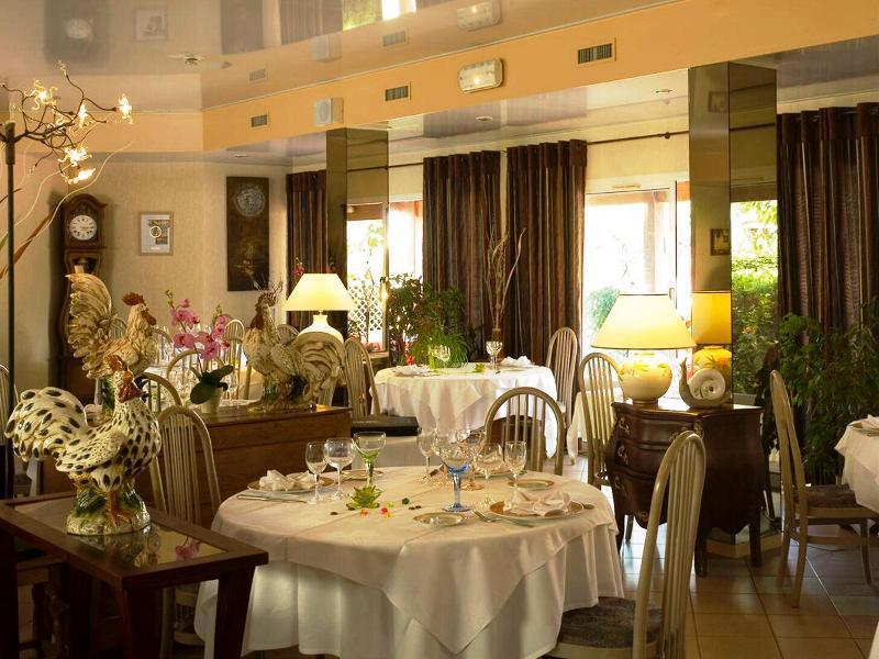 Hotel Logis Chez Bach à Chaussin Extérieur photo